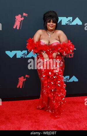 Newark, NJ, Stati Uniti d'America. 26 Ago, 2019. Lizzo presso gli arrivi per 2019 MTV Video Music Awards - Arrivi, Prudential Center, Newark, NJ Agosto 26, 2019. Credito: Jason Mendez/Everett raccolta/Alamy Live News Foto Stock