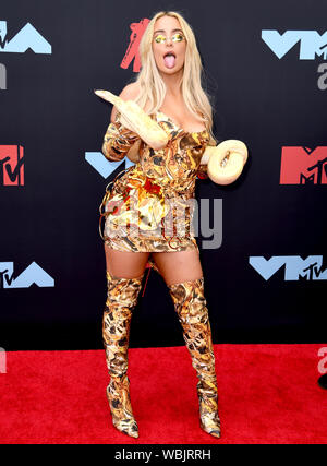 Tana Mongeau frequentando gli MTV Video Music Awards 2019 tenutosi presso il Prudential Center di Newark, New Jersey. Foto Stock