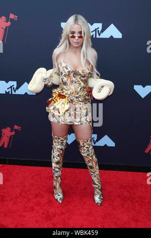 Tana Mongeau assiste il 2019 MTV Video Music Awards, VMAs, at Prudential Center a Newark, New Jersey, USA, il 26 agosto 2019. | Utilizzo di tutto il mondo Foto Stock