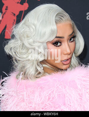 Newark, Stati Uniti. 26 Ago, 2019. NEWARK, NEW JERSEY, Stati Uniti d'America - 26 agosto: Nikita Dragun arriva a 2019 MTV Video Music Awards che si è tenuto presso il Centro Prudential su agosto 26, 2019 a Newark, New Jersey, Stati Uniti. (Foto di Xavier COLLIN/Image Press Agency) Credito: Image Press Agency/Alamy Live News Credito: Image Press Agency/Alamy Live News Foto Stock