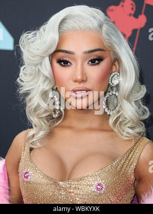 Newark, Stati Uniti. 26 Ago, 2019. NEWARK, NEW JERSEY, Stati Uniti d'America - 26 agosto: Nikita Dragun arriva a 2019 MTV Video Music Awards che si è tenuto presso il Centro Prudential su agosto 26, 2019 a Newark, New Jersey, Stati Uniti. (Foto di Xavier COLLIN/Image Press Agency) Credito: Image Press Agency/Alamy Live News Credito: Image Press Agency/Alamy Live News Foto Stock