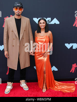 Newark, Stati Uniti. 26 Ago, 2019. NEWARK, NEW JERSEY, Stati Uniti d'America - 26 agosto: DJ Afrojack e Elettra Lamborghini arrivano al 2019 MTV Video Music Awards che si è tenuto presso il Centro Prudential su agosto 26, 2019 a Newark, New Jersey, Stati Uniti. Credito: Image Press Agency/Alamy Live News Foto Stock