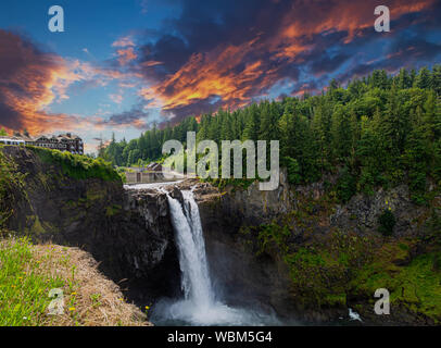 Vista di Snoqualmie Falls, nei pressi di Seattle nel nord-ovest del Pacifico Foto Stock