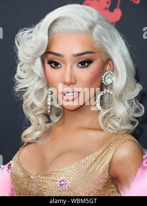 Newark, Stati Uniti. 26 Ago, 2019. NEWARK, NEW JERSEY, Stati Uniti d'America - 26 agosto: Nikita Dragun arriva a 2019 MTV Video Music Awards che si è tenuto presso il Centro Prudential su agosto 26, 2019 a Newark, New Jersey, Stati Uniti. (Foto di Xavier COLLIN/Image Press Agency) Credito: Image Press Agency/Alamy Live News Foto Stock