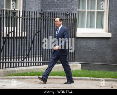 11 Downing Street, Londra, Regno Unito. Il 27 agosto 2019. Cancelliere dello scacchiere britannico Sajid Javid incontra Steven Mnuchin, Stati Uniti Segretario del Tesoro, per la prima volta oggi. Credito: Malcolm Park/Alamy Live News. Foto Stock