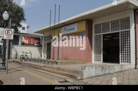 Curitiba, Brasile. 26 Ago, 2019. azienda posseduta per essere privatizzate. Nella foto, uffici postali in Camourão. Credito: Dirceu Portugrtugal/FotoArena/Alamy Live News Foto Stock