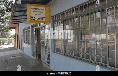 Curitiba, Brasile. 26 Ago, 2019. azienda posseduta per essere privatizzate. Nella foto, uffici postali in Camourão. Credito: Dirceu Portugrtugal/FotoArena/Alamy Live News Foto Stock