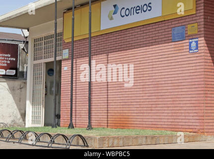 Curitiba, Brasile. 26 Ago, 2019. azienda posseduta per essere privatizzate. Nella foto, uffici postali in Camourão. Credito: Dirceu Portugrtugal/FotoArena/Alamy Live News Foto Stock