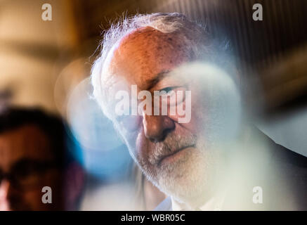 Berlino, Germania. Il 27 agosto, 2019. Dieter Hallervorden, direttore del Schlosspark-Theater in Steglitz, presenta il programma per la stagione 2019/20 a un evento stampa. Credito: Paolo Zinken/dpa/Alamy Live News Foto Stock