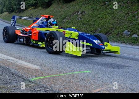 CHAMROUSSE, Francia, 25 agosto 2019 : Racing auto sulla pista di Chamrousse gara in salita, contando per il Campionato Francese. Foto Stock