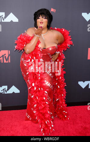 Newark, Stati Uniti d'America. 26 Ago, 2019. Lizzo (Melissa Viviane Jefferson) assiste il 2019 Video MTV Video Music Awards tenutosi presso il Prudential Center a Newark, NJ Credito: SOPA Immagini limitata/Alamy Live News Foto Stock