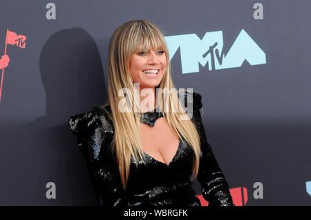 Newark, Stati Uniti d'America. Il 27 agosto, 2019. Heidi Klum (Heidi Kaulitz) assiste il 2019 Video MTV Video Music Awards tenutosi presso il Prudential Center a Newark, NJ Credito: SOPA Immagini limitata/Alamy Live News Foto Stock