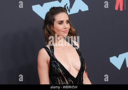 Newark, Stati Uniti d'America. Il 27 agosto, 2019. Alison Brie assiste il 2019 Video MTV Video Music Awards tenutosi presso il Prudential Center a Newark, NJ Credito: SOPA Immagini limitata/Alamy Live News Foto Stock