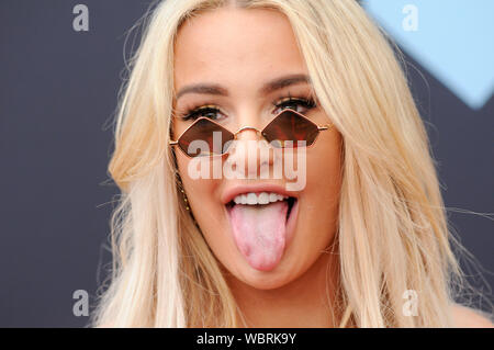 Newark, Stati Uniti d'America. 26 Ago, 2019. Tana Mongeua assiste il 2019 Video MTV Video Music Awards tenutosi presso il Prudential Center a Newark, NJ Credito: SOPA Immagini limitata/Alamy Live News Foto Stock