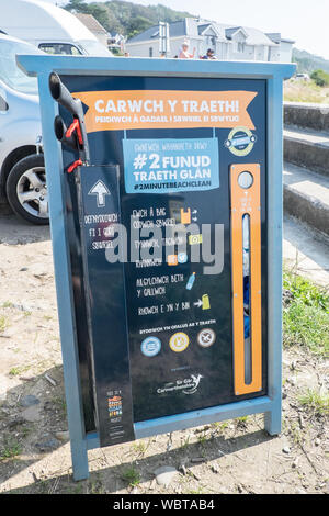 Carmarthenshire,Consiglio,segno,incoraggiando,public,a,a,un',atto di gentilezza,a,a,beach,pulito,pulizia,rimozione,inutilizzati rifiuti,,a,Ferryside,Beach,Galles,UK, Foto Stock