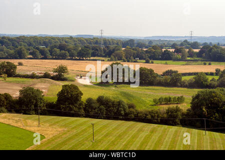 Una veduta aerea di una strada essendo costruita in modo da accedere a un tunnel per il portale HS2 rotta in The Chiltern Hills vicino a Great Missenden nel Buckinghamshire. Crescono i timori la ferrovia non può essere costruito per la sua specifica corrente all'interno di ??55.7miliardi di bilancio. Foto Stock