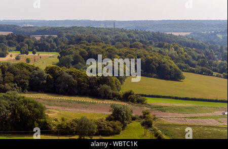 Una veduta aerea di una strada essendo costruita in modo da accedere a un tunnel per il portale HS2 rotta in The Chiltern Hills vicino a Great Missenden nel Buckinghamshire. Crescono i timori la ferrovia non può essere costruito per la sua specifica corrente all'interno di ??55.7miliardi di bilancio. Foto Stock