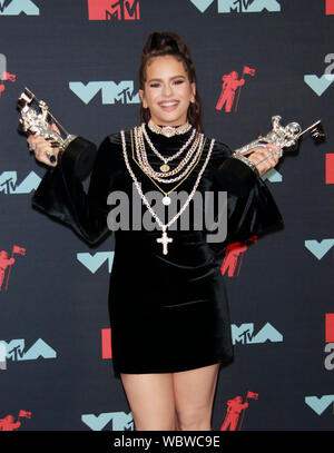 Newark, NJ, Stati Uniti d'America. 26 Ago, 2019. Rosalia in sala stampa al 2019 MTV VMAs a Prudential Center a Newark, New Jersey. Il 26 agosto 2019. Credito: Dc/media/punzone Alamy Live News Foto Stock