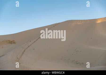 Khongoryn Els anche chiamato Duut Mankhan è conosciuto popolarmente come "Singing Sands". Le dune di sabbia si estendono per oltre 965 chilometri quadrati di area e in aumento Foto Stock
