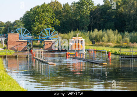 Katy, Polonia - 24 agosto 2019:crociere turistiche sul Elblag Canal. Foto Stock