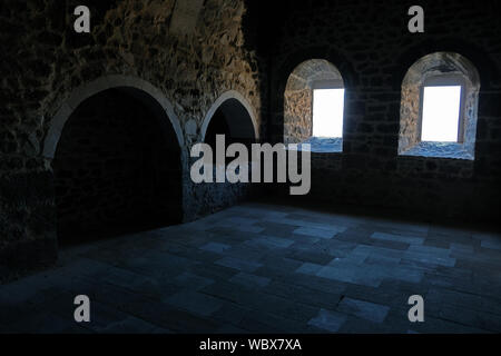 Meryemena monastero fu costruito in una grotta naturale su di un colle roccioso nel villaggio Kayadibi Şebinkarahisar del distretto di Giresun. Foto Stock