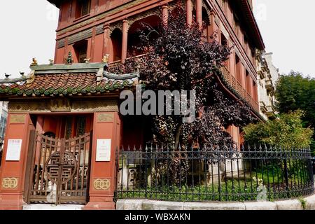 Esterno della pagoda di Parigi, un edificio di riferimento nell'ottavo arrondissement, in precedenza di proprietà dell'imprenditore cinese C.T. Loo, Parigi, Francia. Foto Stock
