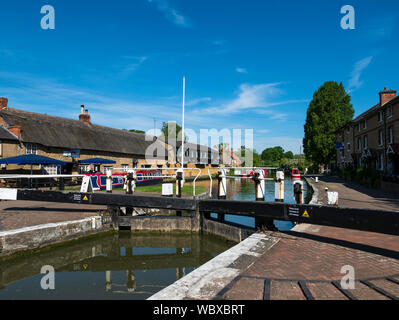 La barca Inn, Stoke Bruerne, il Grand Union Canal, Northamptonshire, Inghilterra, Regno Unito. Foto Stock