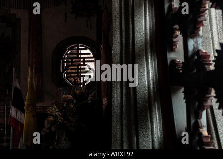 Bangkok, Tailandia - 16 ago 2019 : Wat Khunaram Bhoman (Bhoman Khunaram tempio) uno dei più bei templi Cinesi a Bangkok, l'architettura Foto Stock