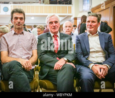 Londra, Regno Unito. Il 27 agosto, 2019. (Da sinistra a destra) Tom freno, Lib Dem, John McDonnell, manodopera, Sir Kier Starmer, manodopera. Cross-party MPs e i leader dei partiti d'opposizione assemblare nella storica sede della Chiesa casa a Londra per firmare il loro "Chiesa casa dichiarazione ", con l'intenzione di interrompere il Parlamento venga arrestato dal governo. Fino a circa 160 deputati che si ritiene abbiano firmato la decl Credito: Imageplotter/Alamy Foto Stock