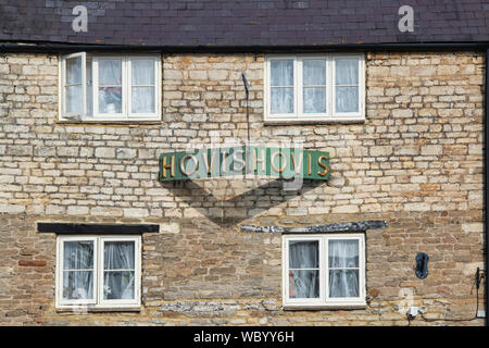 Hovis ha segno su Brackleys tradizionale panetteria di famiglia edificio. Brackley, Northamptonshire, Inghilterra Foto Stock