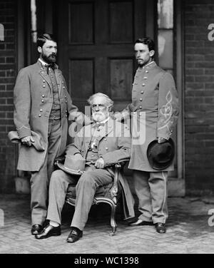 Generali confederati Lee Curtis, Robert E. Lee e il tenente colonnello Walter Taylor, Richmond, Virginia, Stati Uniti d'America, fotografia da Mathew Brady, 1865 Foto Stock