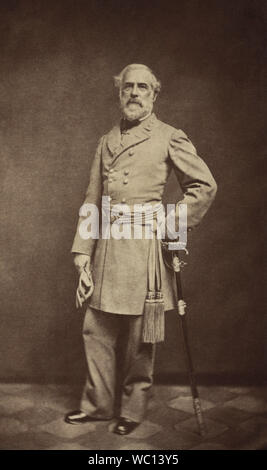 Robert E. Lee (1807-70), American e soldato confederato, Comandante degli Stati Confederati Army durante la Guerra Civile Americana 1862-65, piena lunghezza Ritratto in uniforme militare con la spada, fotografia di Julian Vannerson, 1864 Foto Stock