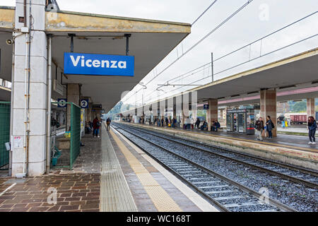 La stazione ferroviaria di Vicenza, Italia Foto Stock