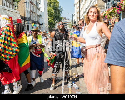 Gioia e balli al Notting Hill Carnival London. Foto Stock
