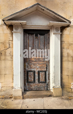 Architettura georgiana porta anteriore, Stamford Lincs, Regno Unito Foto Stock