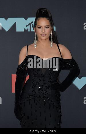 Newark, NJ, Stati Uniti d'America. 26 Ago, 2019. Rosalía presso gli arrivi per 2019 MTV Video Music Awards - Gli arrivi 2, Prudential Center, Newark, NJ Agosto 26, 2019. Credito: Kristin Callahan/Everett raccolta/Alamy Live News Foto Stock