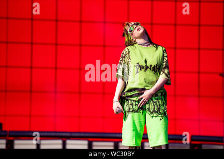 Leeds, Regno Unito. Il 25 agosto 2019. Billie Eilish nato Billie Eilish Baird pirata O'Connell esegue sul palco principale al festival di Leeds 2019, 2019-08-25 Foto Stock