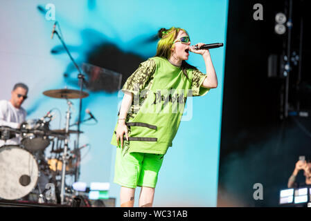 Leeds, Regno Unito. Il 25 agosto 2019. Billie Eilish nato Billie Eilish Baird pirata O'Connell esegue sul palco principale al festival di Leeds 2019, 2019-08-25 Foto Stock