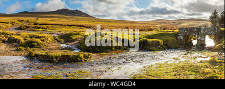 Panormaic shot del robusto a piedi fino al ruvido Tor su Bodmin Moor il secondo punto più alto in Cornwall Inghilterra UK Europa Foto Stock