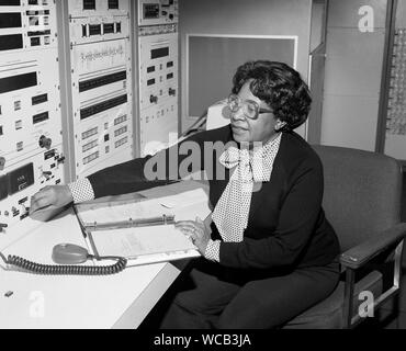 Maria Jackson, un "computer umano' presenti nel film figure nascoste, lavorando presso la NASA Langley Research Center di Hampton, Virginia. (USA) Foto Stock
