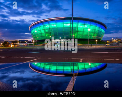 Il SSE Hydro di notte sulla luglio 21, 2017 a Glasgow, in Scozia. La Hydro arena è parte di Glasgow la conferenza e il quartiere di eventi. Foto Stock