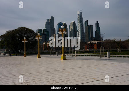Buenos Aires, Argentina. Agosto 19, 2019. Vista di Puerto Madero quartiere degli edifici Foto Stock