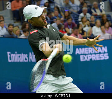 New York, Stati Uniti d'America. Il 27 agosto, 2019. New York Flushing Meadows US Open 2019 27/08/19 Giorno 2 John Millman (AUS) nel primo round match fotografico Anne Parker International Sports Fotos Ltd/Alamy Live News Foto Stock