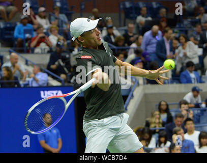 New York, Stati Uniti d'America. Il 27 agosto, 2019. New York Flushing Meadows US Open 2019 27/08/19 Giorno 2 John Millman (AUS) nel primo round match fotografico Anne Parker International Sports Fotos Ltd/Alamy Live News Foto Stock