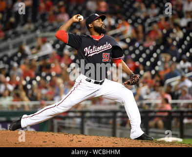 Washington DC, Stati Uniti d'America. Il 27 agosto, 2019. Washington cittadini relief pitcher vagare Suero (51) passi contro i Baltimore Orioles in Washington, DC il 27 agosto 2019. Foto di Kevin Dietsch/UPI Credito: UPI/Alamy Live News Foto Stock