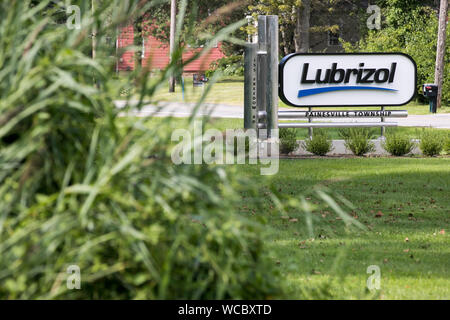 Un segno del logo al di fuori di una struttura occupata da Lubrizol in Painesville, Ohio, 11 agosto 2019. Foto Stock