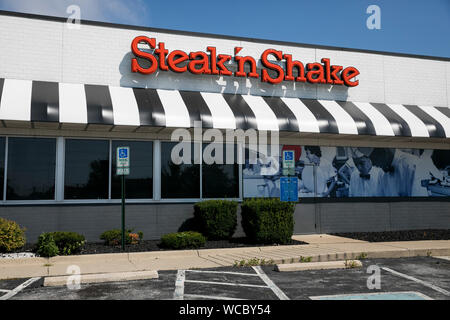 Un logo segno esterno di una bistecca 'n scuotere il fast food ristorante posizione di Brooklyn, Ohio, 11 agosto 2019. Foto Stock
