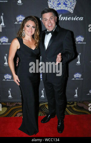 Long Beach, California, Stati Uniti d'America. 24 Agosto, 2019. Dott.ssa Stephanie Mills, ex Ms. America 2015, e host TV Scott Stewart frequentando il Sig.ra America 2019 Pageant sulla Queen Mary a Long Beach, in California, il 24 agosto 2019. Foto Stock