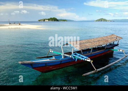 Isole Togian sul golfo di Tomini nel Sulawesi centrali. La maggior parte populat turistico destinazione immersione in Indonesia, Foto Stock