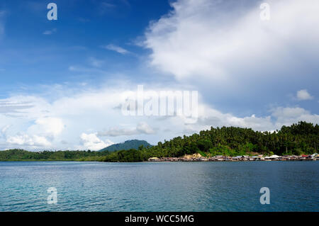 Isole Togian sul golfo di Tomini nel Sulawesi centrali. La maggior parte populat turistico destinazione immersione in Indonesia, Foto Stock